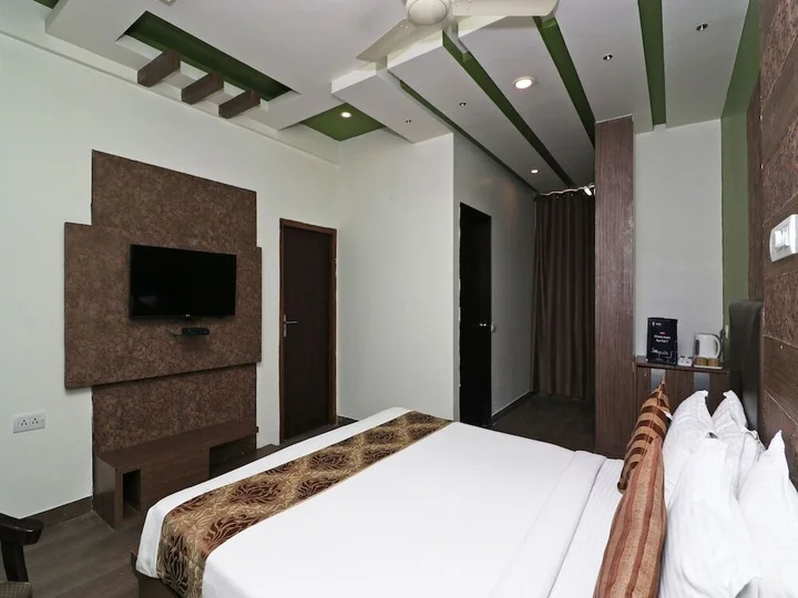 Лакхнау: Hotel Cosmos