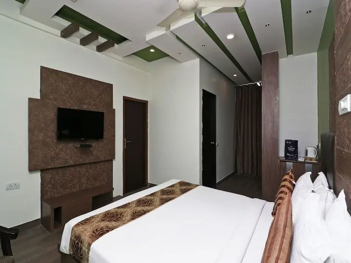 Лакхнау: Hotel Cosmos