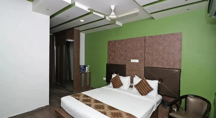 Лакхнау: Hotel Cosmos