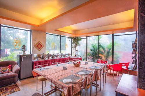 Олд-Махабалешвар: FabHotel Anmol's Inn Mahableshwar