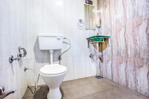 Олд-Махабалешвар: FabHotel Anmol's Inn Mahableshwar