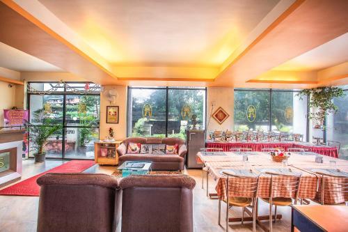 Олд-Махабалешвар: FabHotel Anmol's Inn Mahableshwar