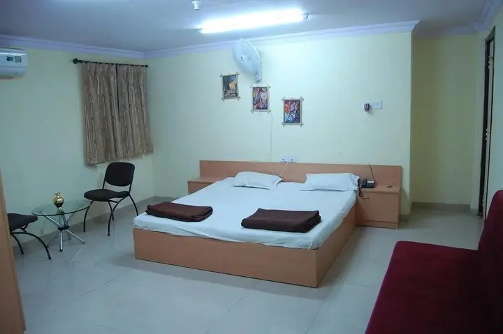 Дхар: Hotel SMB Residency