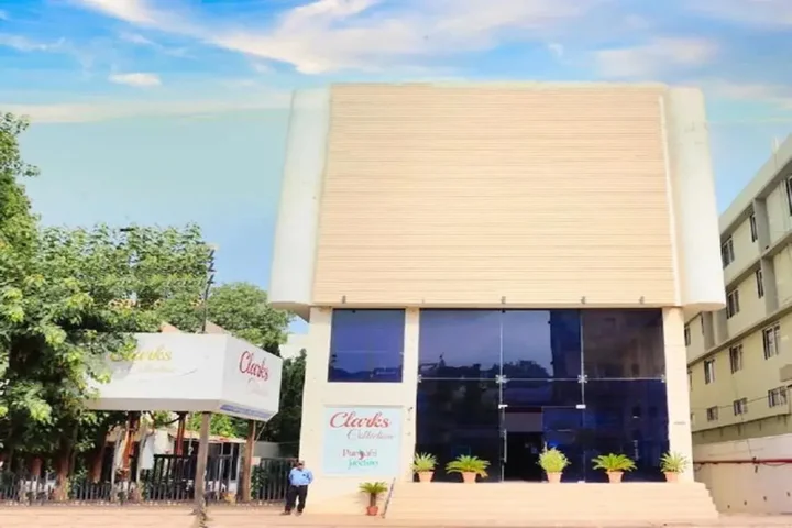Бхавнагар: Hotel Clarks Collection Bhavnagar