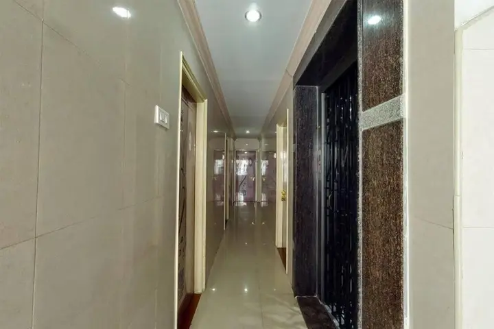 Тирупати: KVR Deluxe Residency