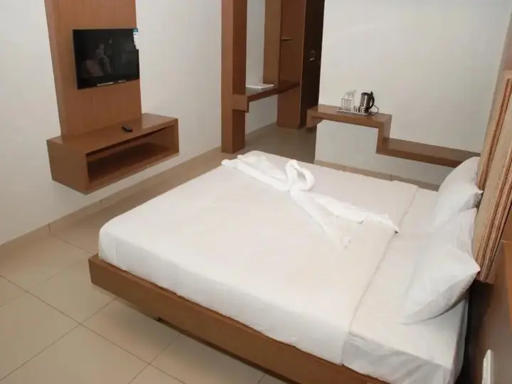 Карур: PL A Amrith Inn