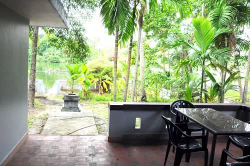 Куруппумтара: Riverside Retreat