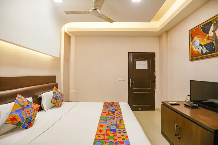 Нойда: FabHotel Pine Tree