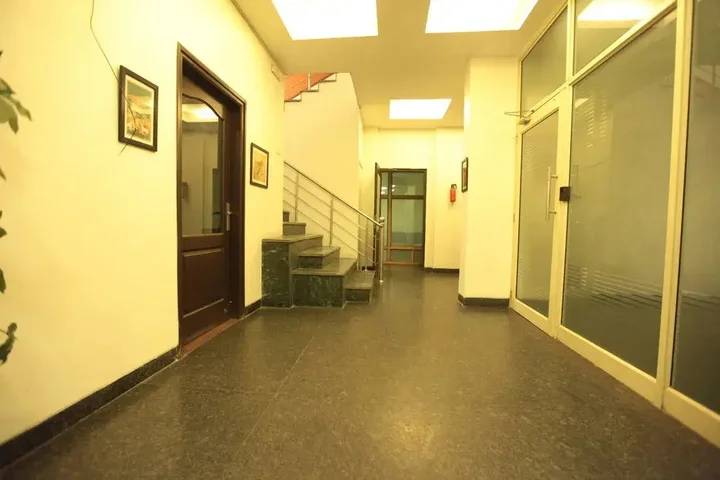 Нойда: FabHotel Pine Tree