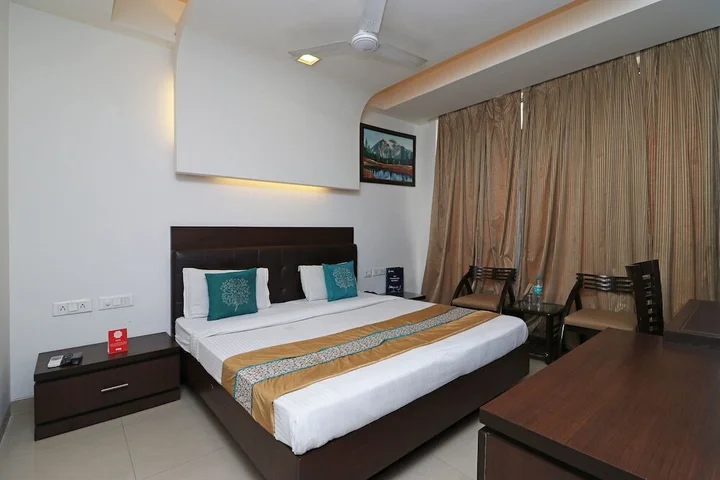 Нойда: FabHotel Pine Tree