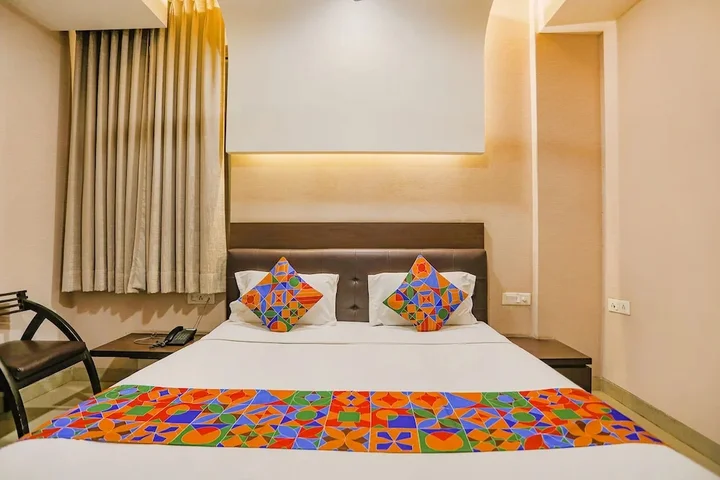 Нойда: FabHotel Pine Tree