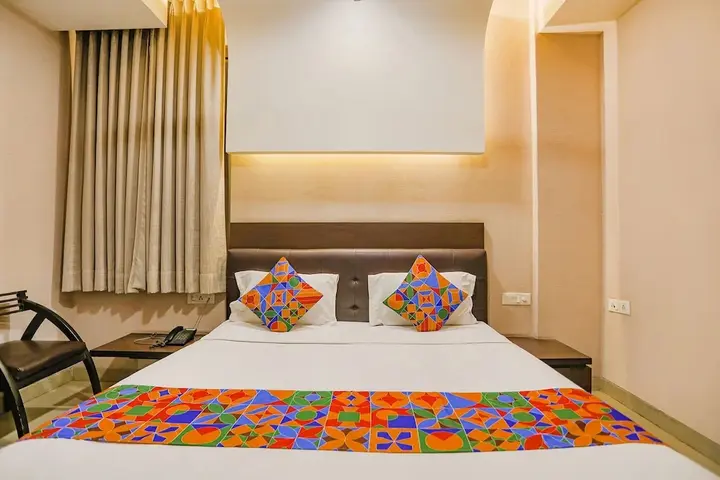 Нойда: FabHotel Pine Tree