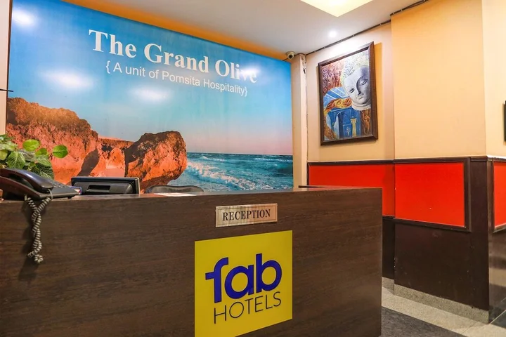 Нойда: FabHotel Pine Tree