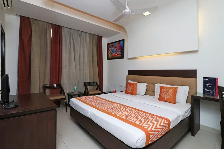 Нойда: FabHotel Pine Tree