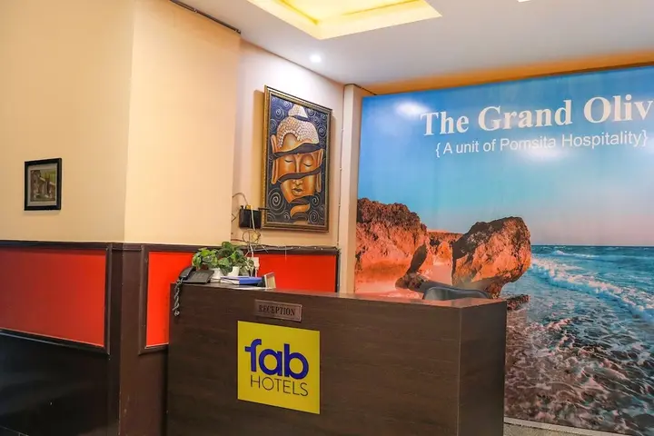 Нойда: FabHotel Pine Tree