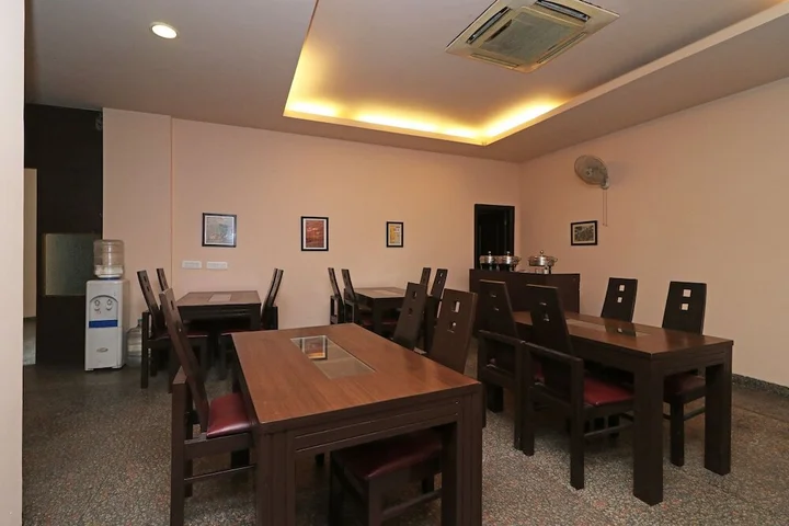 Нойда: FabHotel Pine Tree