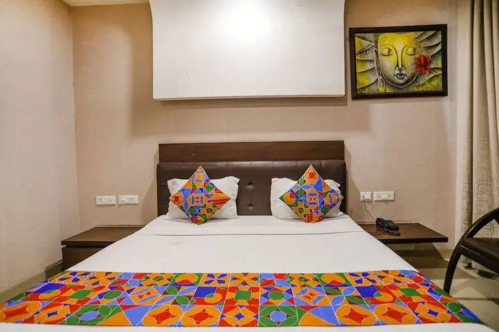 Нойда: FabHotel Pine Tree