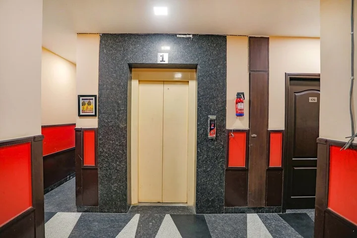 Нойда: FabHotel Pine Tree