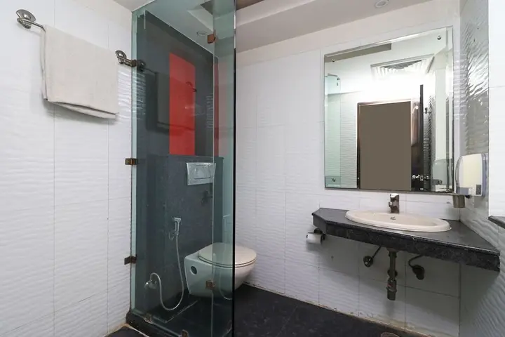Нойда: FabHotel Pine Tree