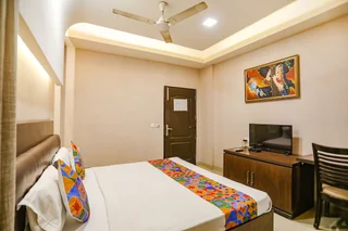 Нойда: FabHotel Pine Tree