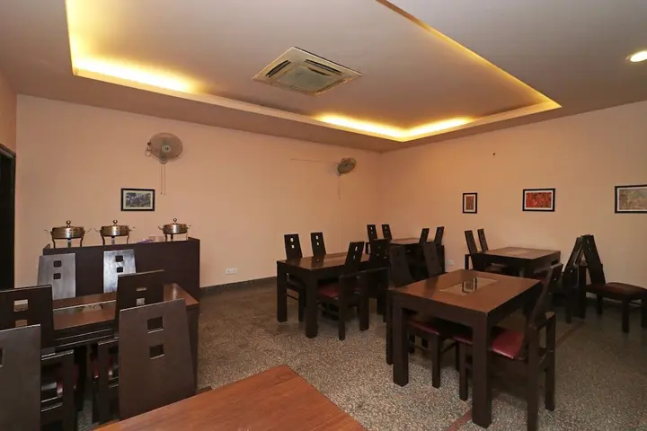 Нойда: FabHotel Pine Tree
