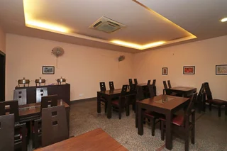 Нойда: FabHotel Pine Tree