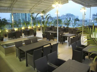 Индаур: Hotel Silvotel