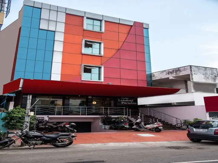 Висакхапатнам: OYO 13321 Hotel Lakshmi Paradise