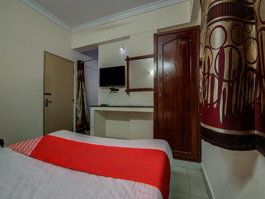 Висакхапатнам: OYO 13321 Hotel Lakshmi Paradise