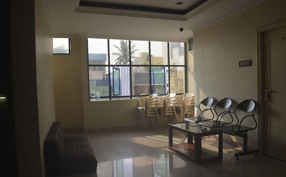 Висакхапатнам: OYO 13321 Hotel Lakshmi Paradise