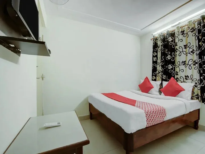 Висакхапатнам: OYO 13321 Hotel Lakshmi Paradise