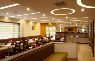 Ченнаи: Saravana's Golden Fruits Business Suites