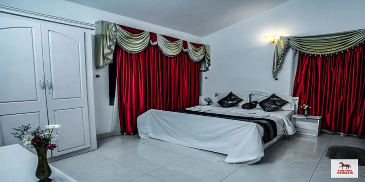 Ути: Fortune Retreats