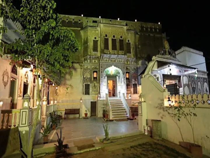 Навалгарх: Radhika Haveli Hotel
