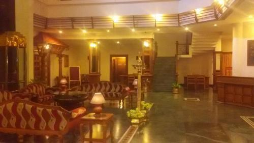 Перумал Ковил Пати: hotel srichakra international