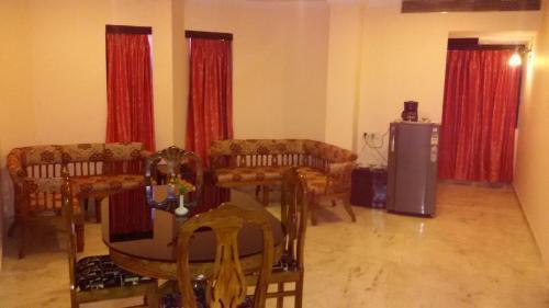 Перумал Ковил Пати: hotel srichakra international