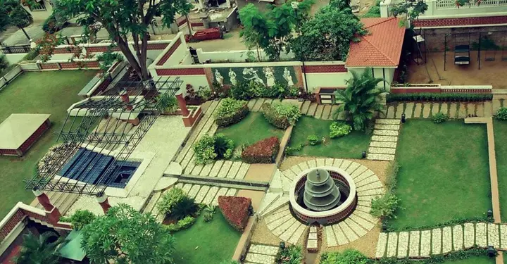 Перумал Ковил Пати: hotel srichakra international