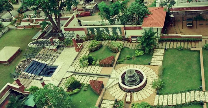 Перумал Ковил Пати: hotel srichakra international