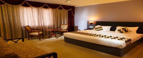 Перумал Ковил Пати: hotel srichakra international