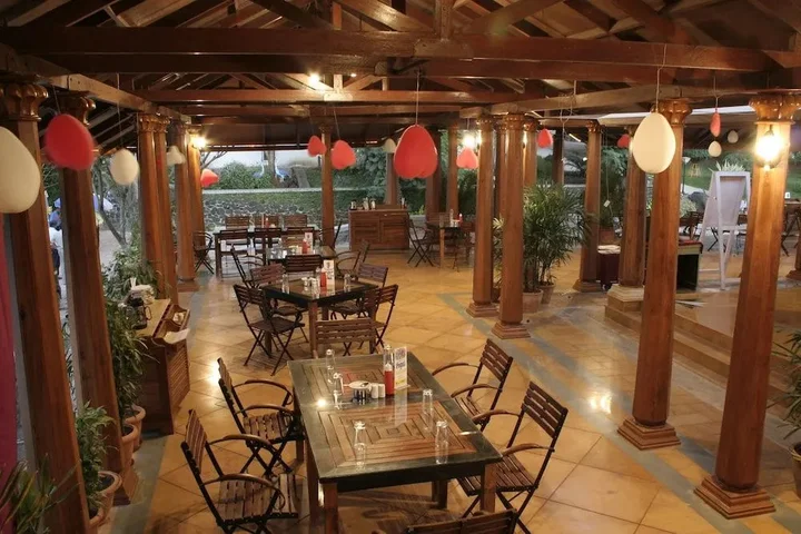 Игатпури: Manas Resort with Petting Zoo