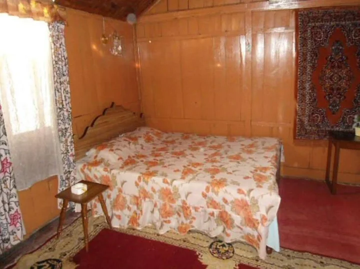 Шринагар: Houseboat Royal Lodge