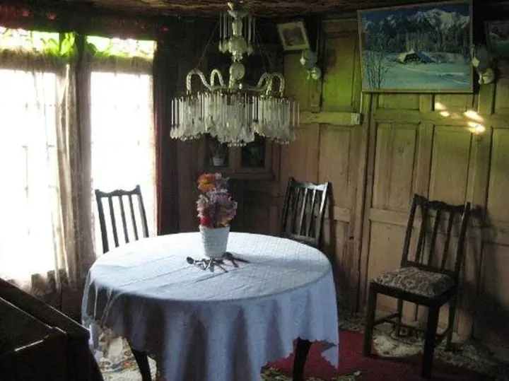 Шринагар: Houseboat Royal Lodge