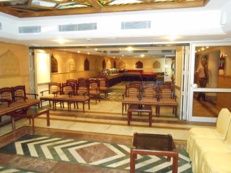 Чандигарх: Hotel Le-Crown