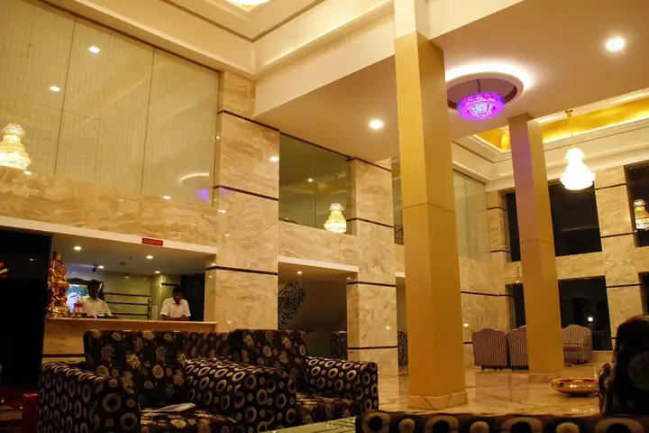 Маниячи: KA Hotel