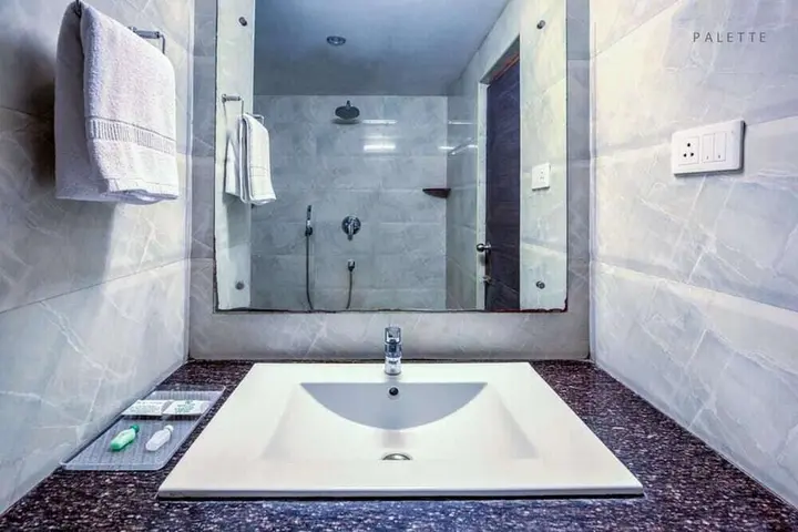 Маниячи: KA Hotel
