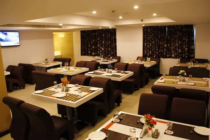Маниячи: KA Hotel