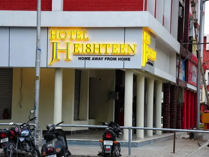 Чандигарх: Hotel JH E18HTEEN