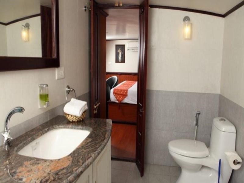 Мухамма: Grand Nirvana Jacuzzi Super Luxury Premium House Boat