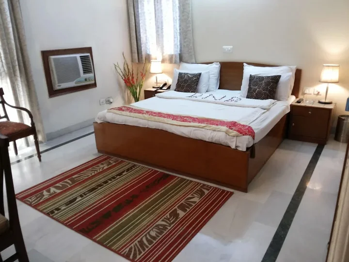 Нойда: Sovereign Residency BnB Noida
