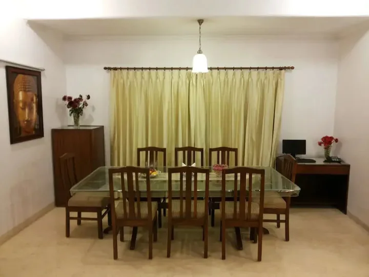 Нойда: Sovereign Residency BnB Noida